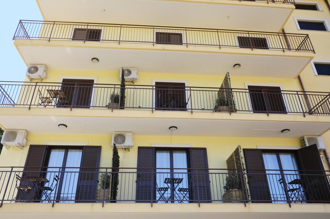 Sikania Casa Diamond Месина Екстериор снимка
